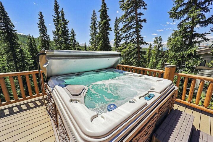 Balcony with Hot Tub