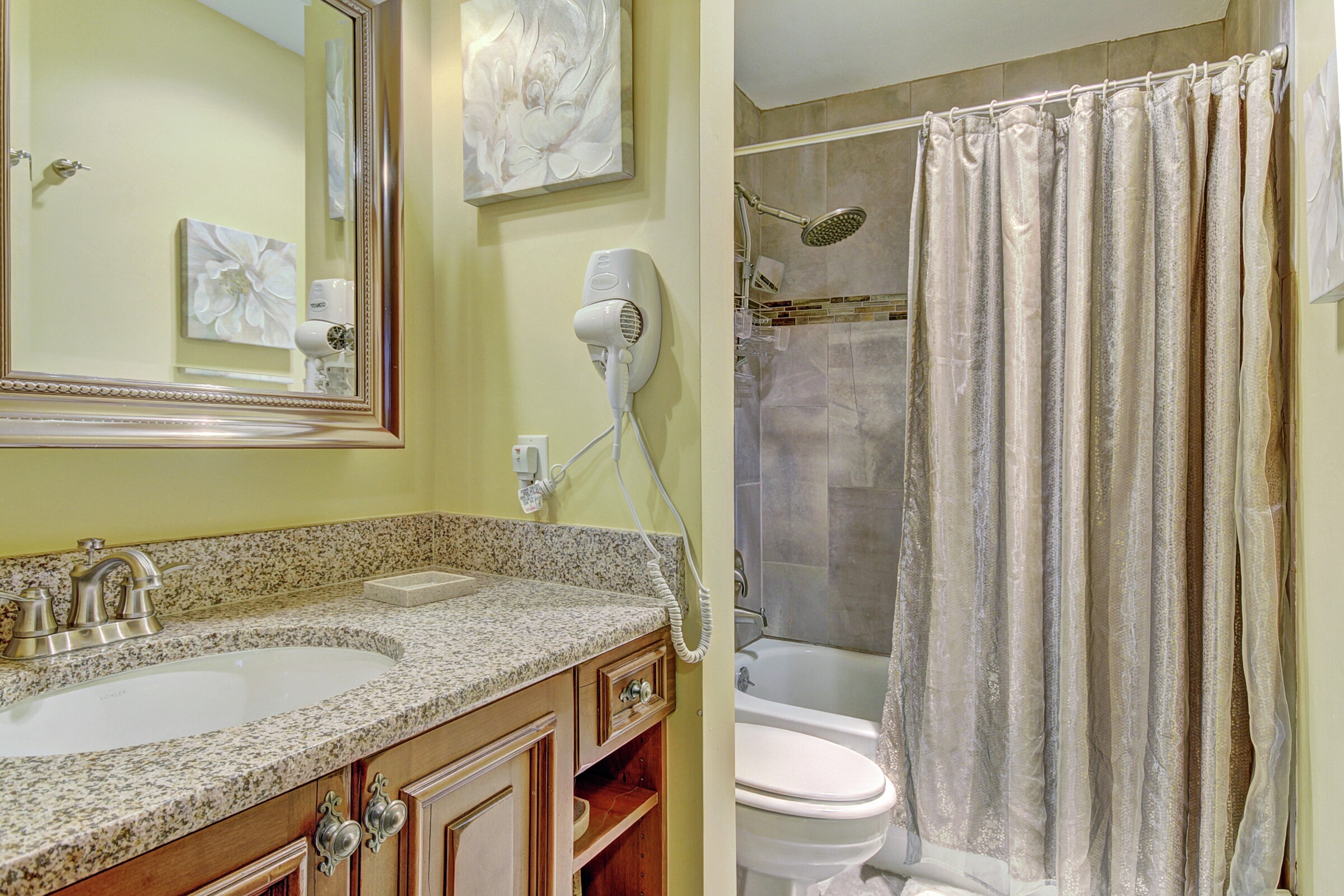 Studio Premium Bathroom