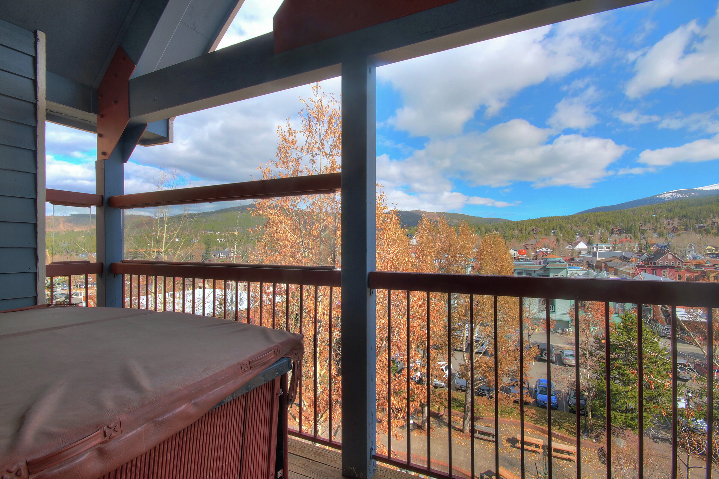 Four Bedroom Balcony with Hot Tub