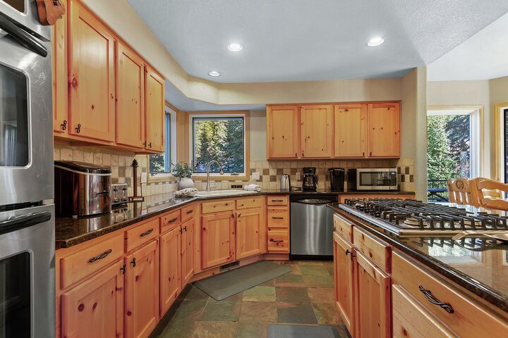 4 Bdrm 4 Bath HT - Kitchen