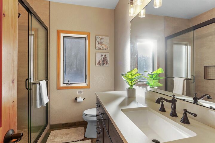 4 Bdrm 4 Bath HT - Bathroom