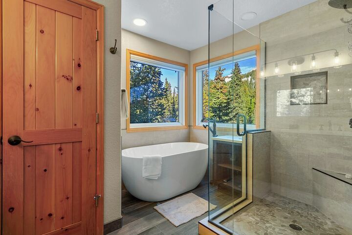 4 Bdrm 4 Bath HT - Master Ensuite Bathroom