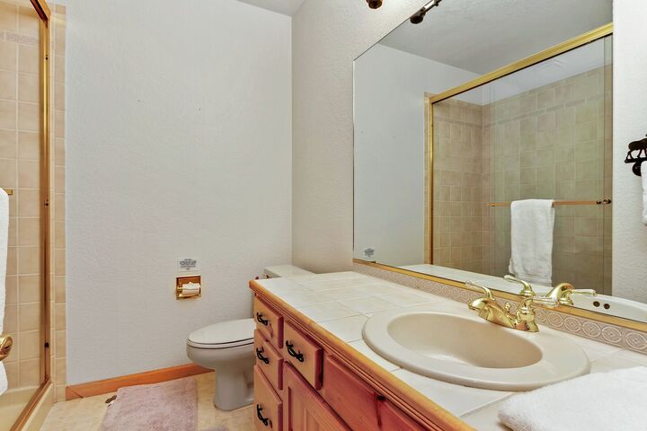 4 Bdrm 4 Bath HT - Ensuite Bathroom