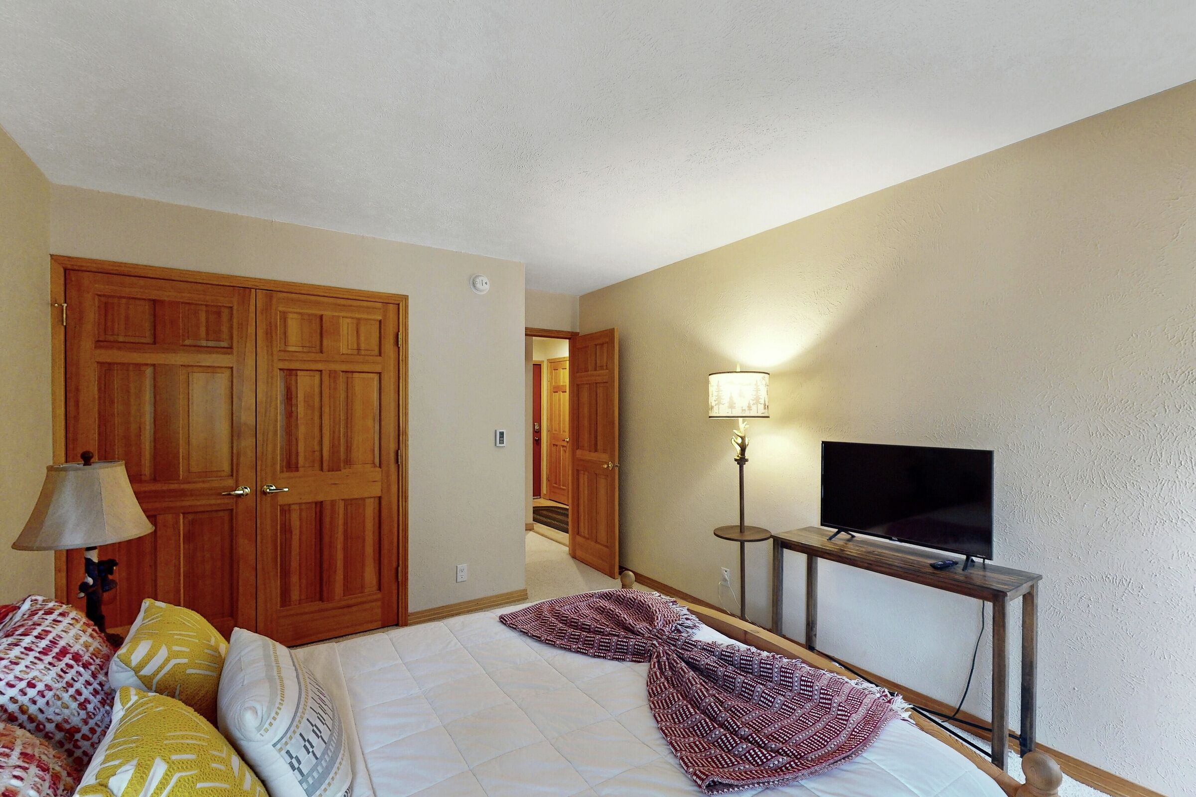 #B9 - Bedroom