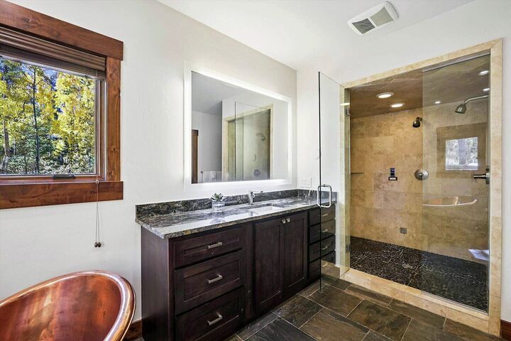 5 Bdrm 4.5 Bath HT - Master Ensuite Bathroom