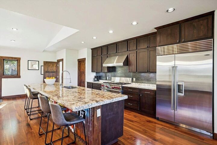 5 Bdrm 4.5 Bath HT - Kitchen