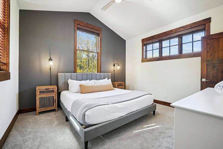 5 Bdrm 4.5 Bath HT - Bedroom