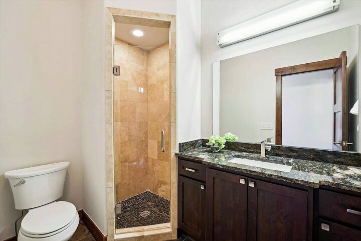 5 Bdrm 4.5 Bath HT - Bathroom