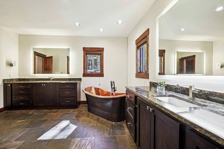 5 Bdrm 4.5 Bath HT - Master Ensuite Bathroom