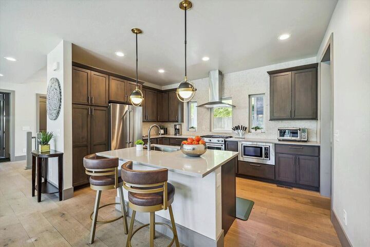 3 Bdrm 4.5 Bath HT - Kitchen