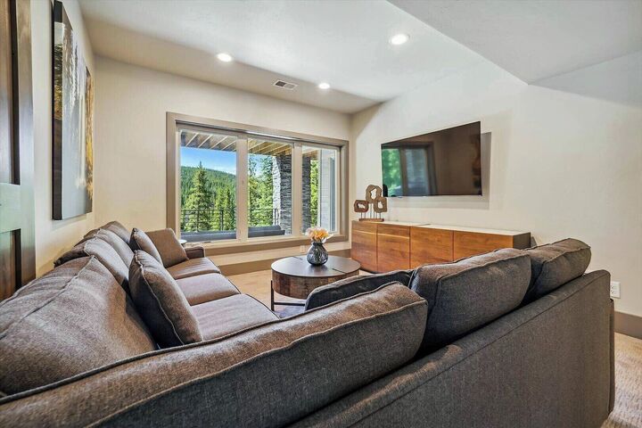 3 Bdrm 4.5 Bath HT - Den