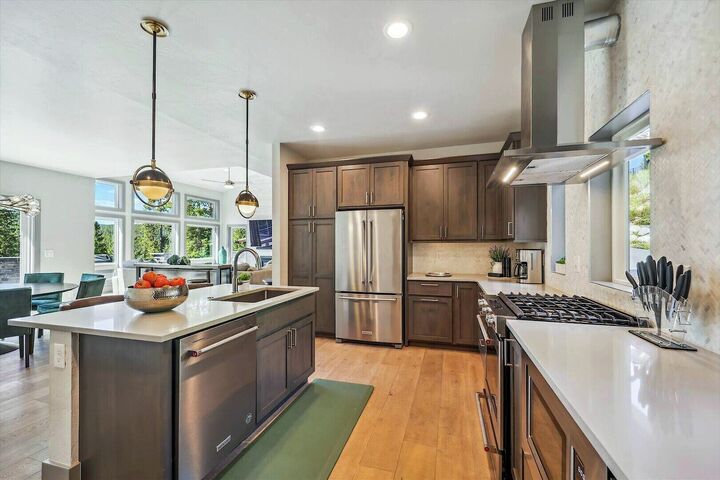 3 Bdrm 4.5 Bath HT - Kitchen