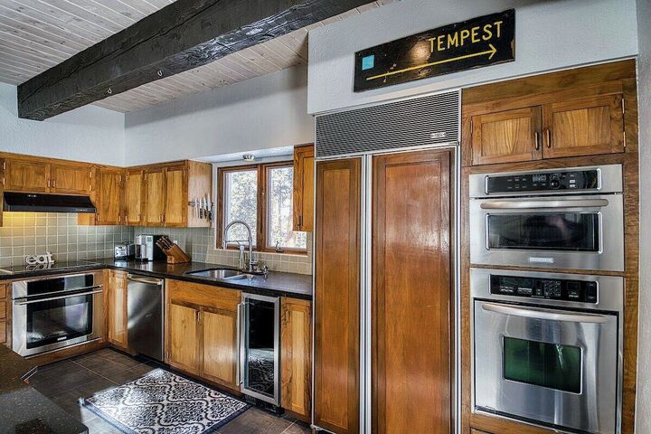 3 Bdrm 4 Bath HT - Kitchen