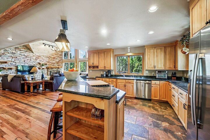 4 Bdrm 4.5 Bath HT - Kitchen