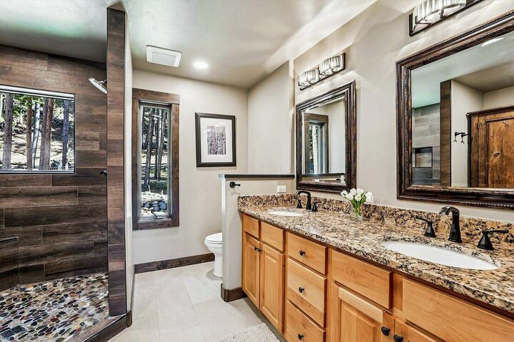 4 Bdrm 4.5 Bath HT - Master Ensuite Bathroom