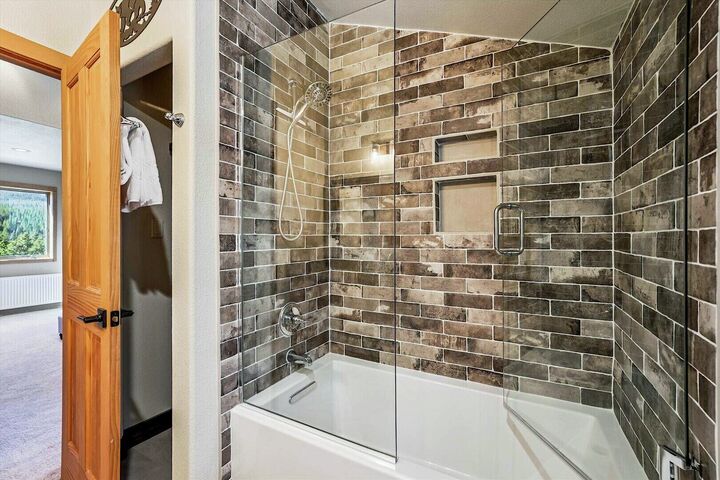 4 Bdrm 4.5 Bath HT - Ensuite Bathroom