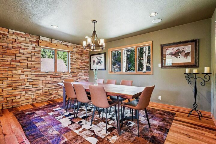 4 Bdrm 4.5 Bath HT - Dining Area
