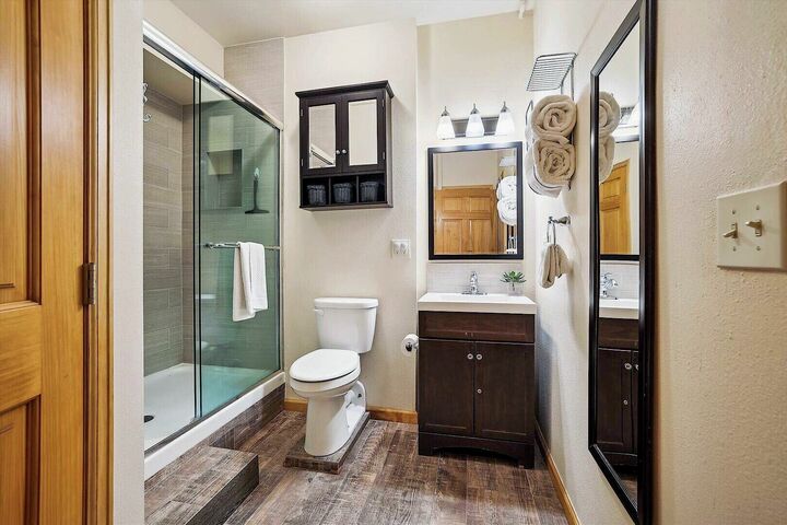 5 Bdrm 5 Bath HT - Bathroom