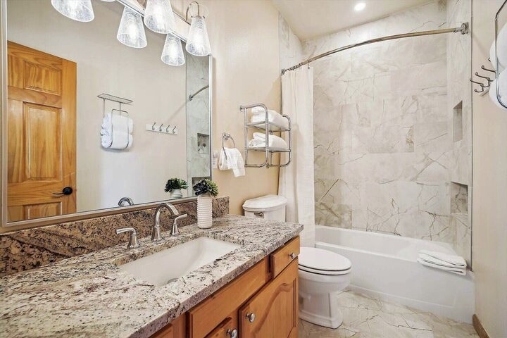 5 Bdrm 5 Bath HT - Bathroom