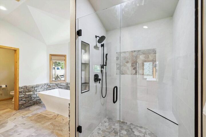 5 Bdrm 5 Bath HT - Master Ensuite Bathroom