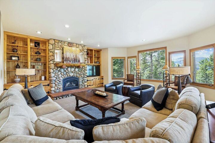 5 Bdrm 5 Bath HT - Living Area