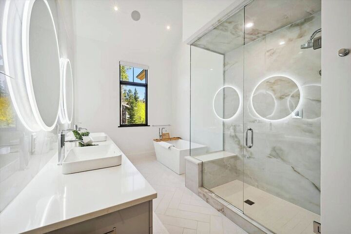 4 Bdrm 4.5 Bath HT - Master Ensuite Bathroom