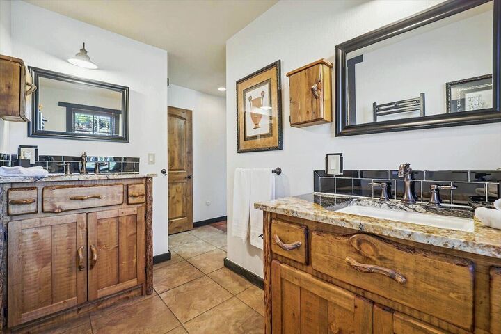 5 Bdrm 3.5 Bath HT - Master Ensuite Bathroom