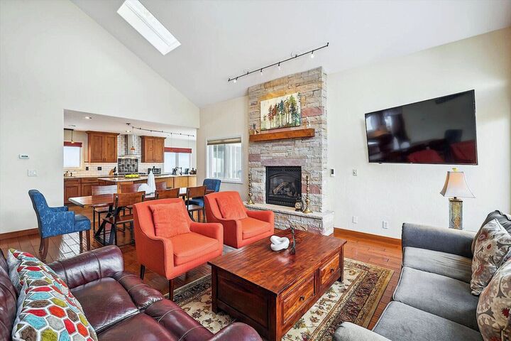 5 Bdrm 3.5 Bath HT - Living Area