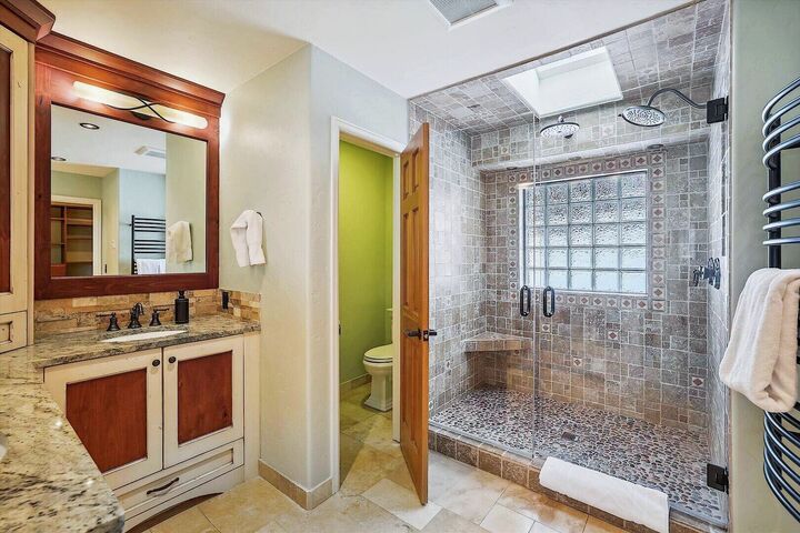 5 Bdrm 3.5 Bath HT - Master Ensuite Bathroom