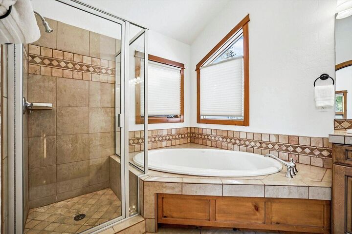 5 Bdrm 5.5 Bath HT - Master Ensuite Bathroom