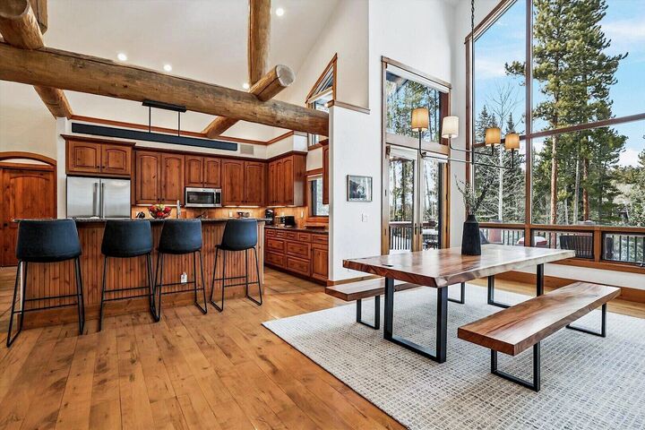 5 Bdrm 5.5 Bath HT - Dining Area & Kitchen