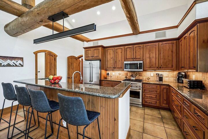5 Bdrm 5.5 Bath HT - Kitchen