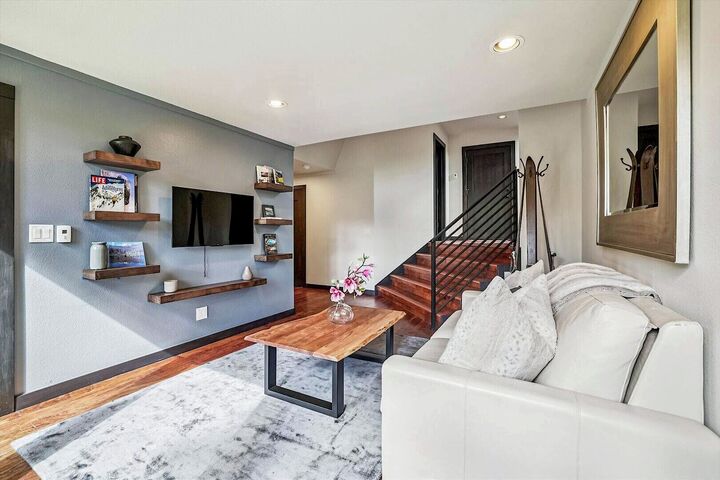 5 Bdrm 4 Bath HT - Den