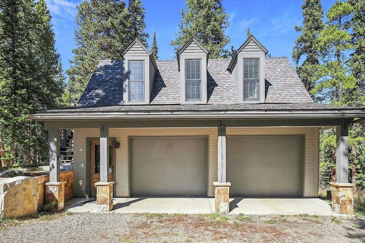 Detached Garage and Apartment