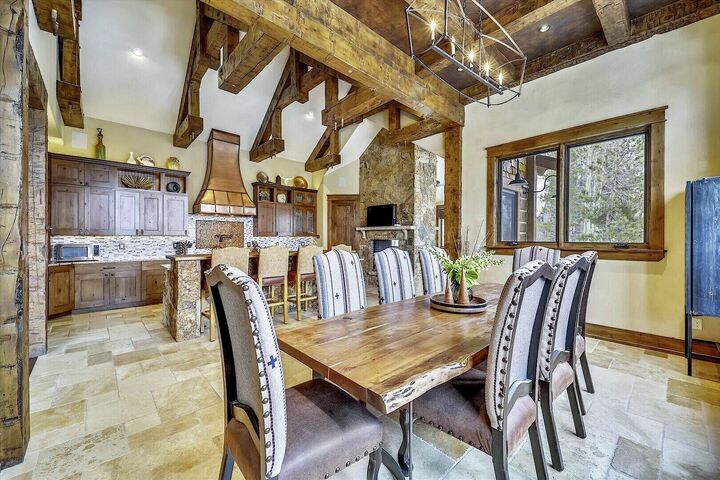 Dining Area & Kitchen
