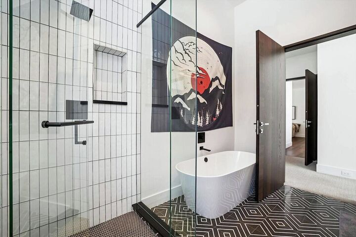 4 Bdrm 5.5 Bath HT - Ensuite Bathroom
