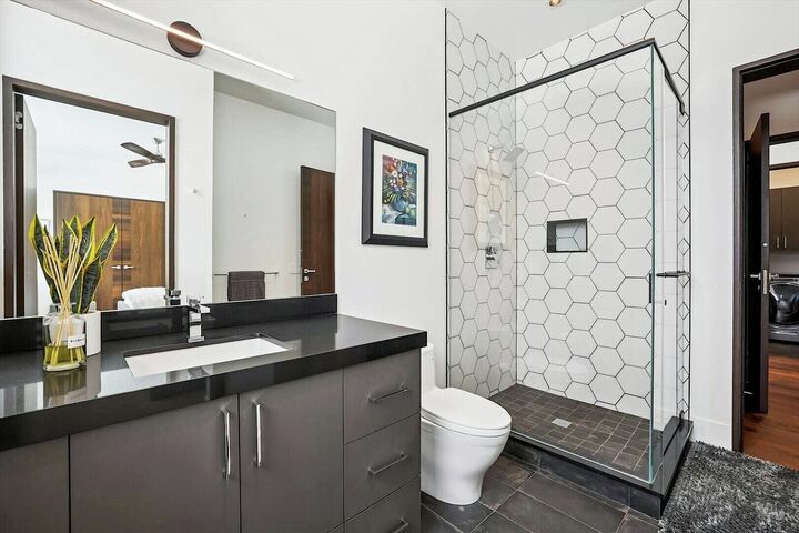 4 Bdrm 5.5 Bath HT - Bathroom