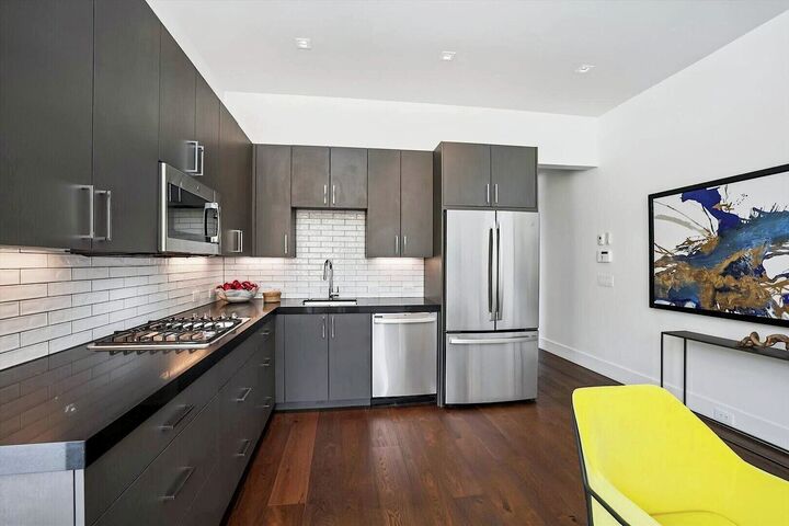 4 Bdrm 5.5 Bath HT - Lock-Off Kitchen