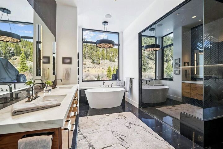 4 Bdrm 5.5 Bath HT - Master Ensuite Bathroom