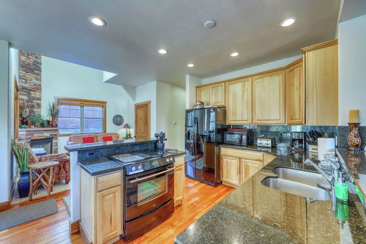 5 Bdrm 5 Bath HT - Kitchen