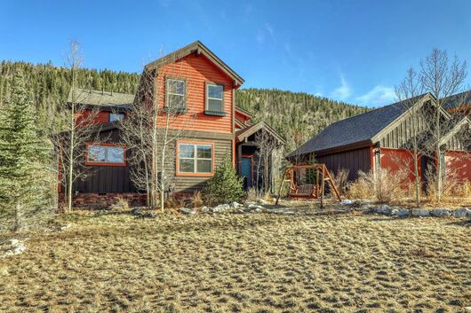 Vista Point Home Exterior - Summer