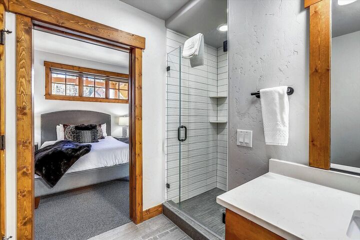 #305 - Ensuite Bathroom