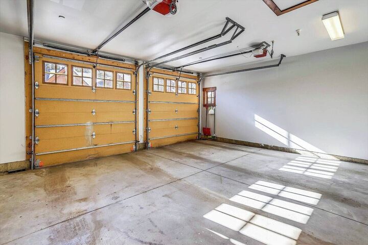 #305 - Garage