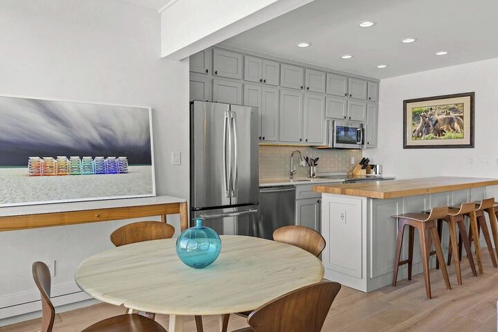 Dining Area & Kitchen