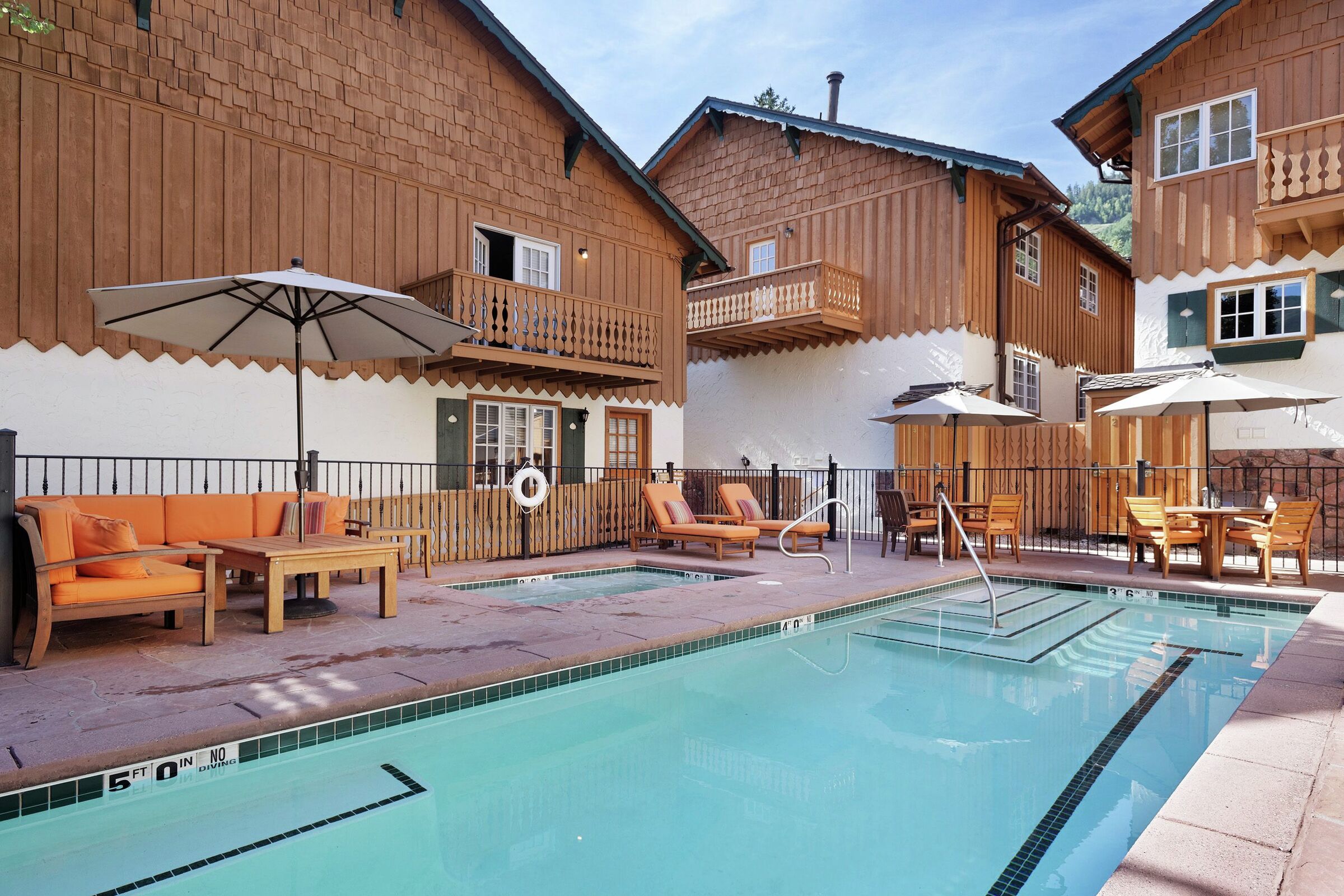 Outdoor Pool & Hot Tub