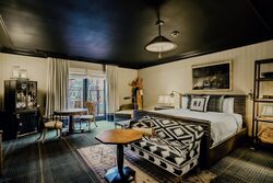 Poolside King Junior Suite