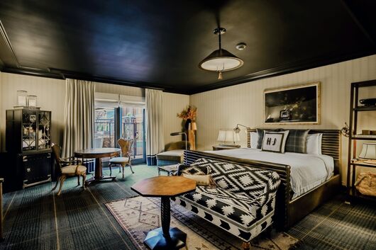 Poolside King Junior Suite