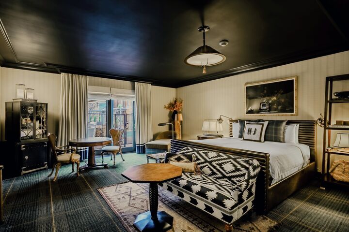 Poolside King Junior Suite