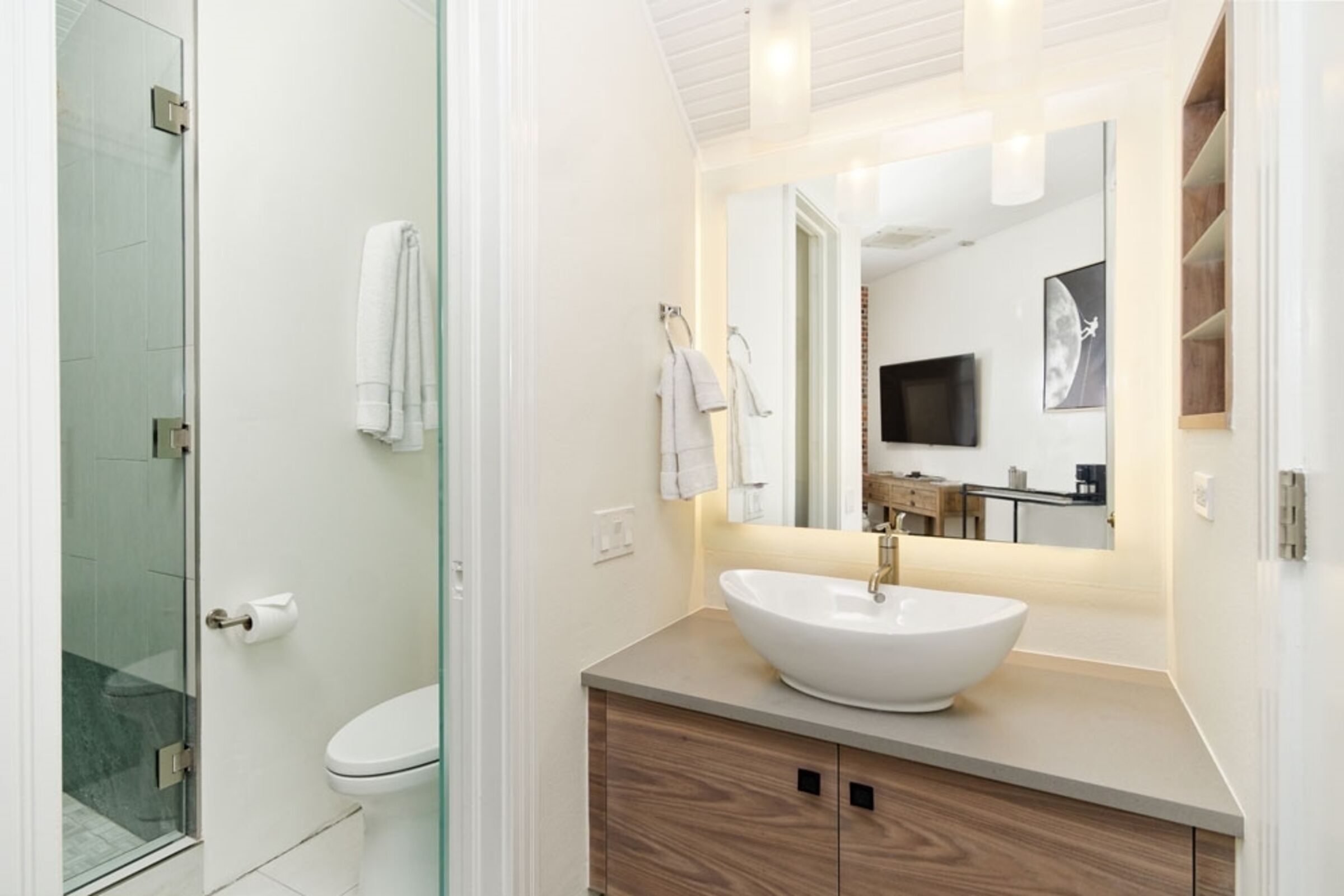 #307 - Standard Room Bathroom
