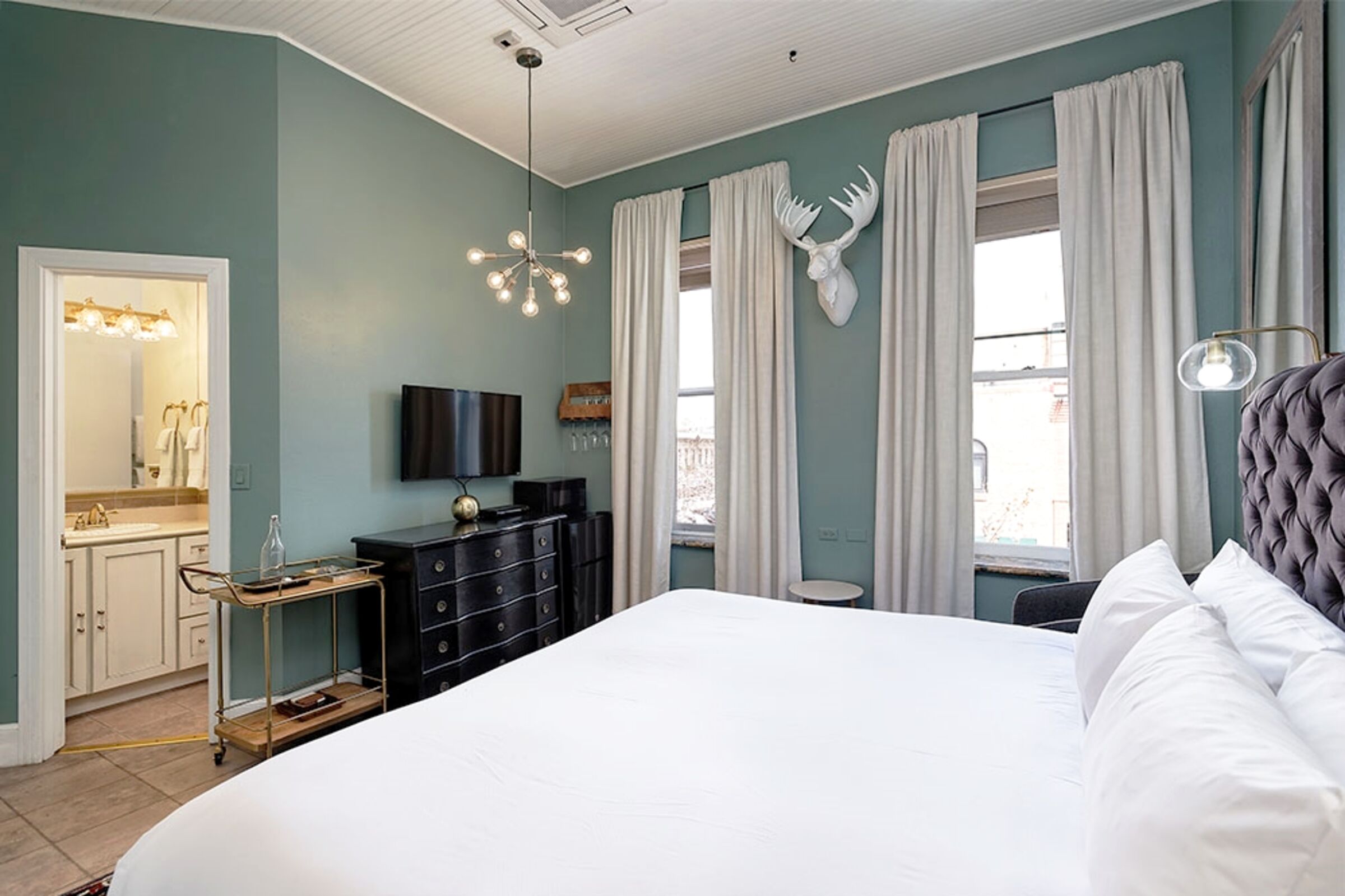 #206 - Deluxe Room